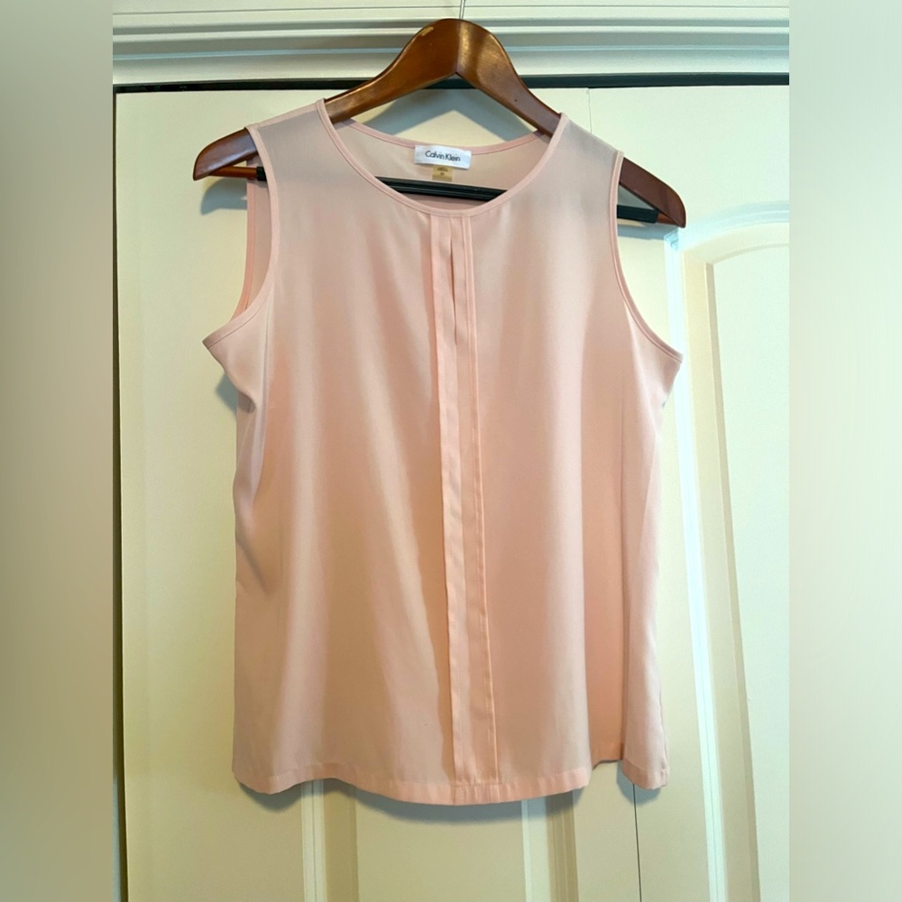 Calvin Klein XS sleeveless blouse with front slit detail, beautiful Peach color!